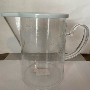 Modern Bunny measuring 4 cup capacity with lid